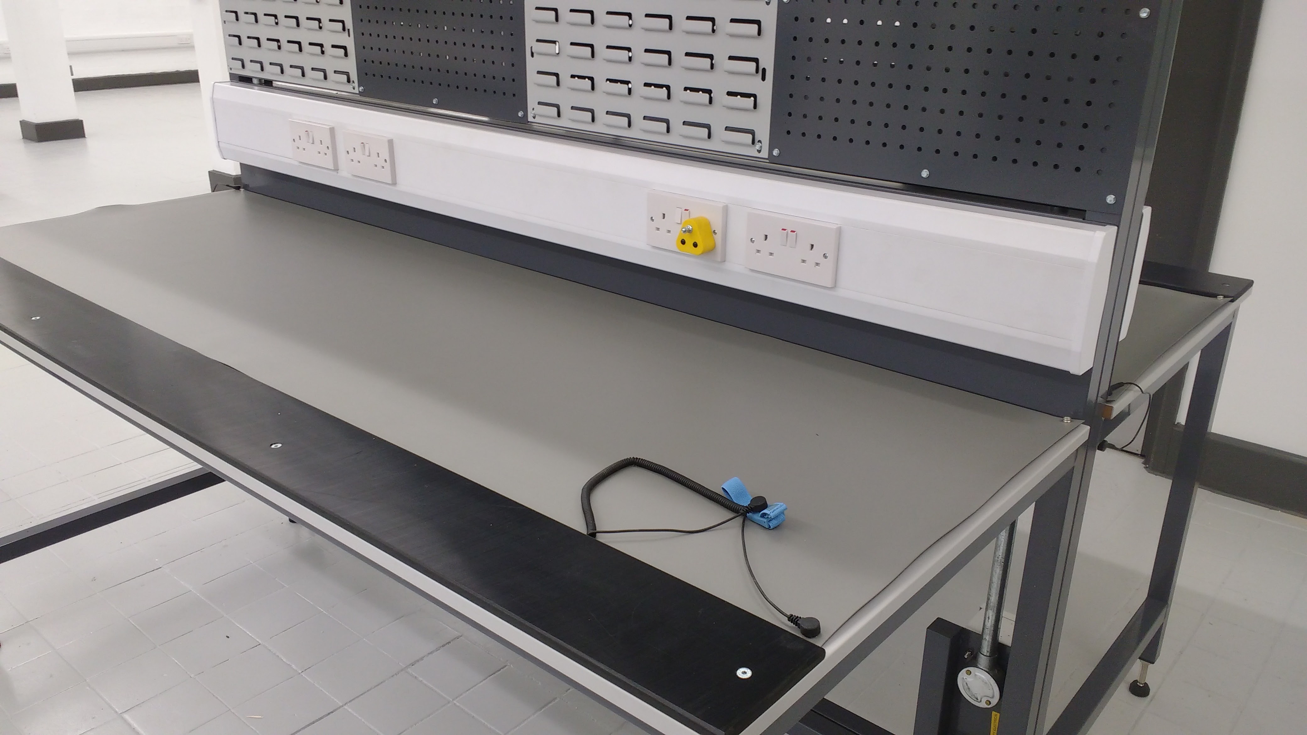 ESD Workbenches Spaceguard UK Manufacturers