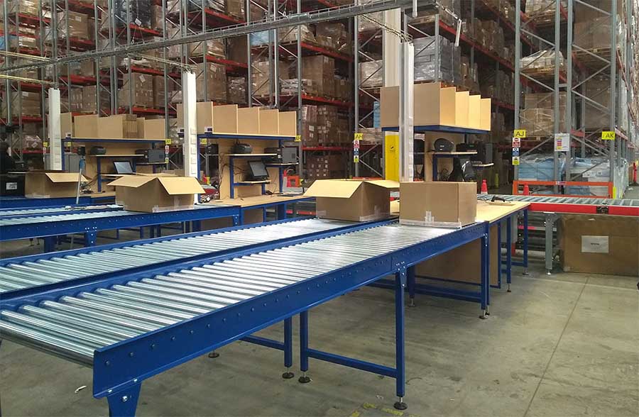 packing line workbench and conveyor