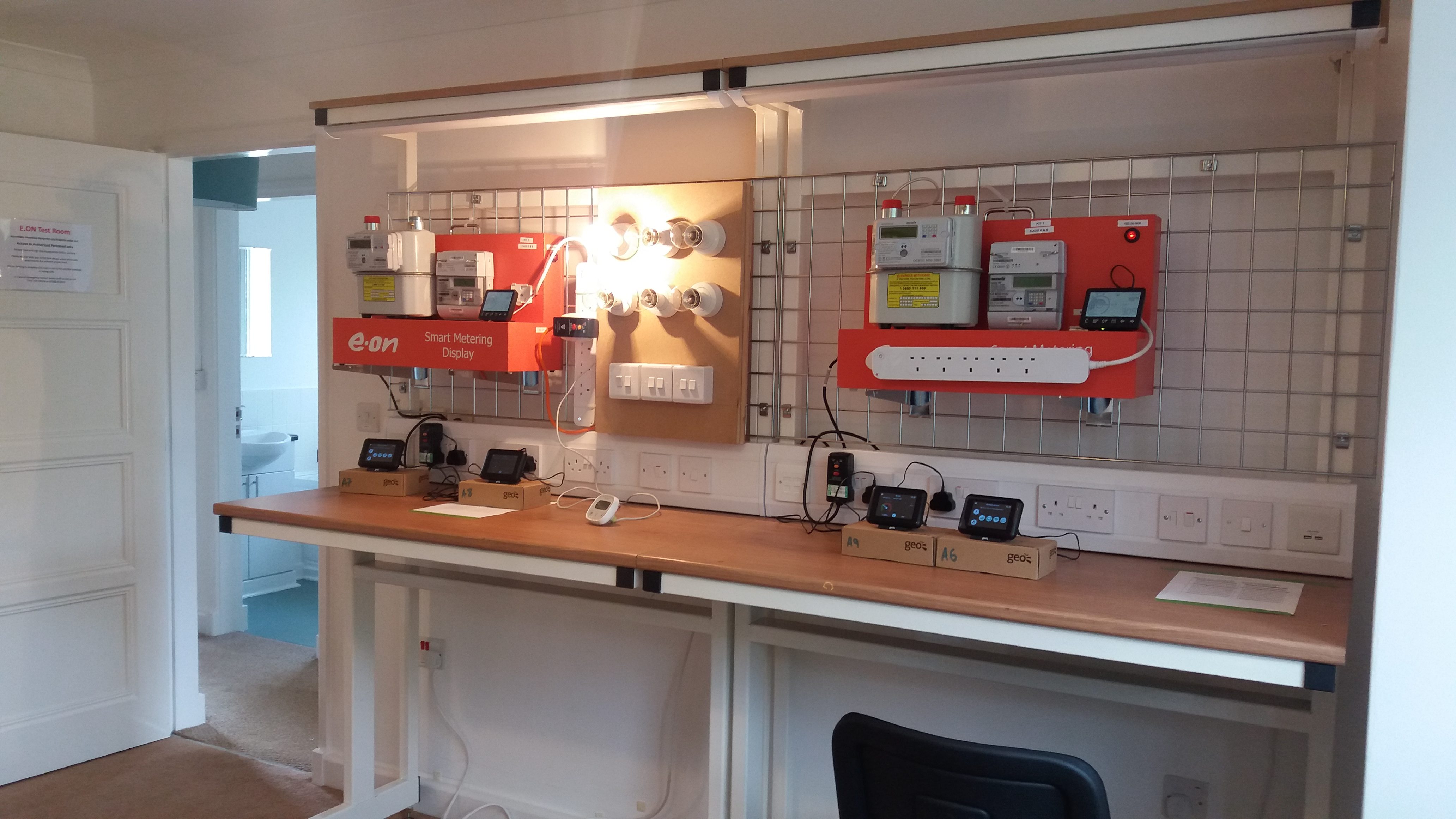 Cantilvered workbench