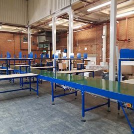 conveyor belt with packing benches