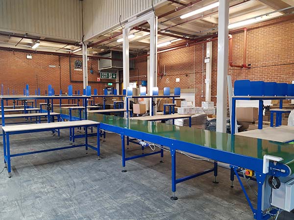 Belt conveyor & packing benches conveyor system