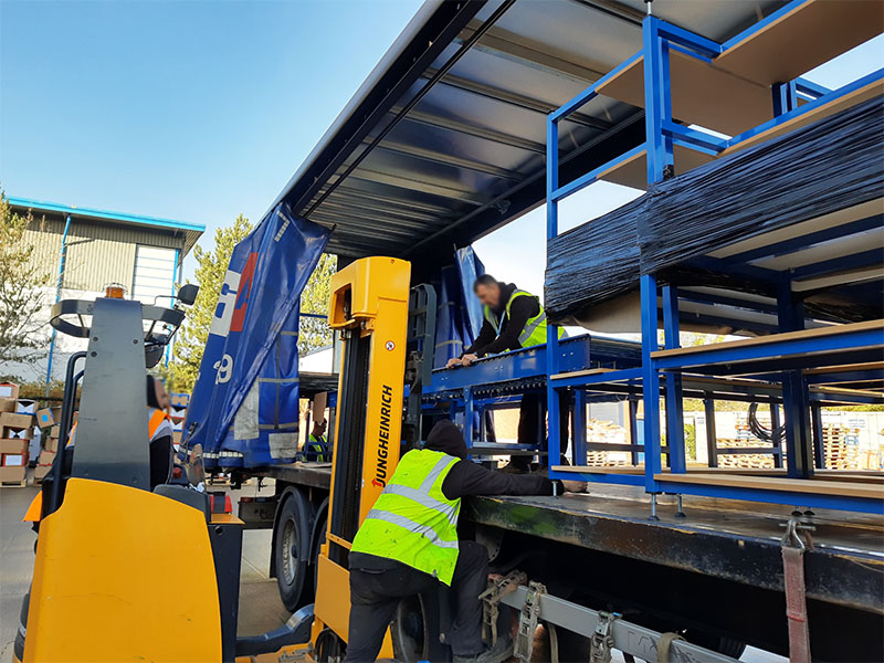 Lineshaft conveyor installation