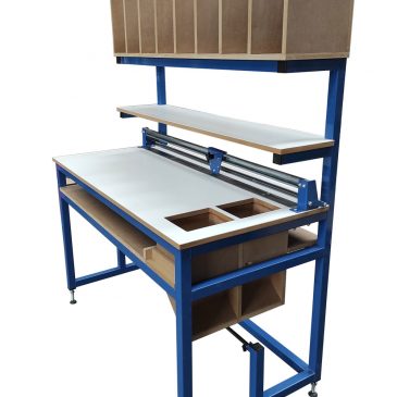 Packing bench with bins