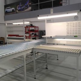 Assembly workstations with conveyors