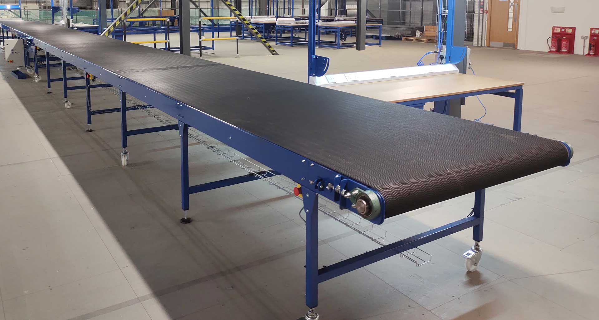 Belt Conveyor with Workstations