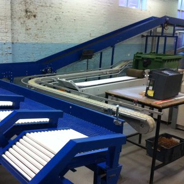 roller-feed-modular-belt-conveyor-366x366